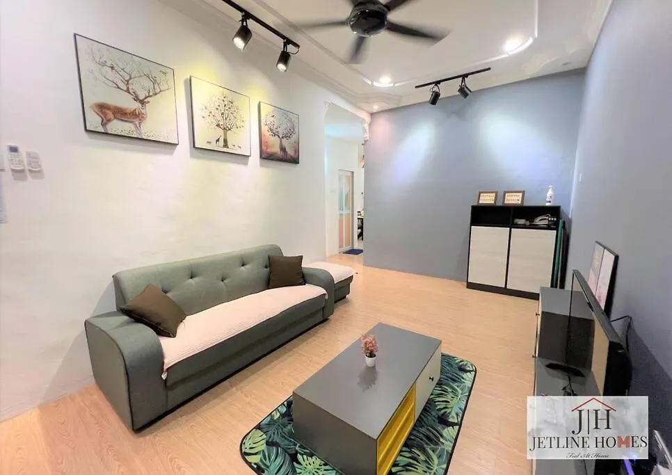 Feriehus Melaka {Terraced House} / 8Pax/ Wifi/City Malaysia